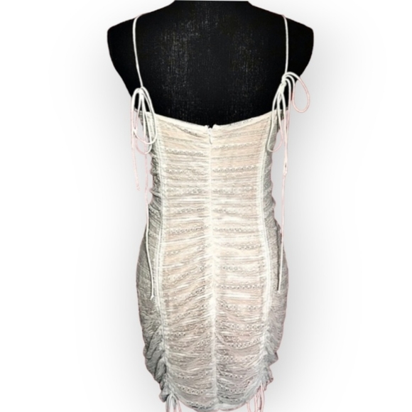 FASHION NOVA ruched lace drawstring adjustable length dress - Picture 4 of 9